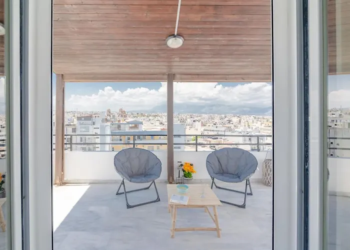 Penthouse Studio In Centre With Seaview